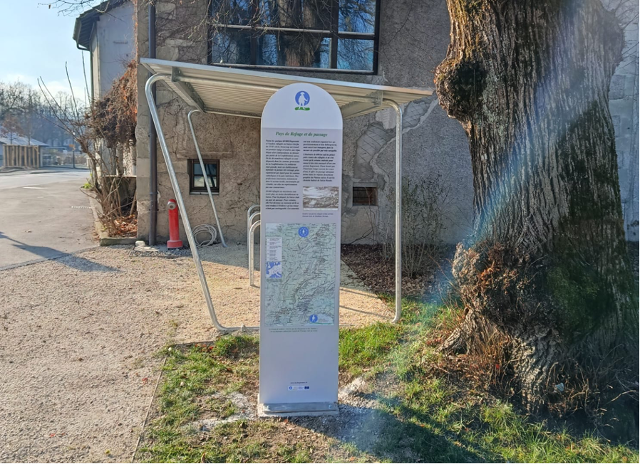 Panneau à la frontière franco-suisse